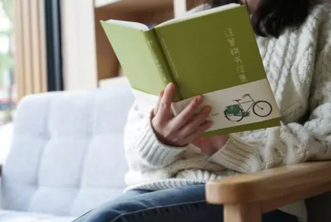 ���϶���